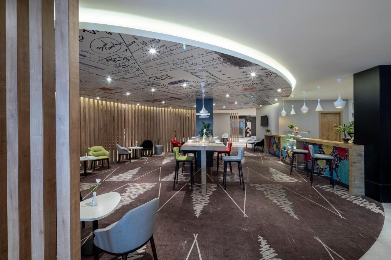 Hotel Ibis Jeddah Malik Road Exterior foto