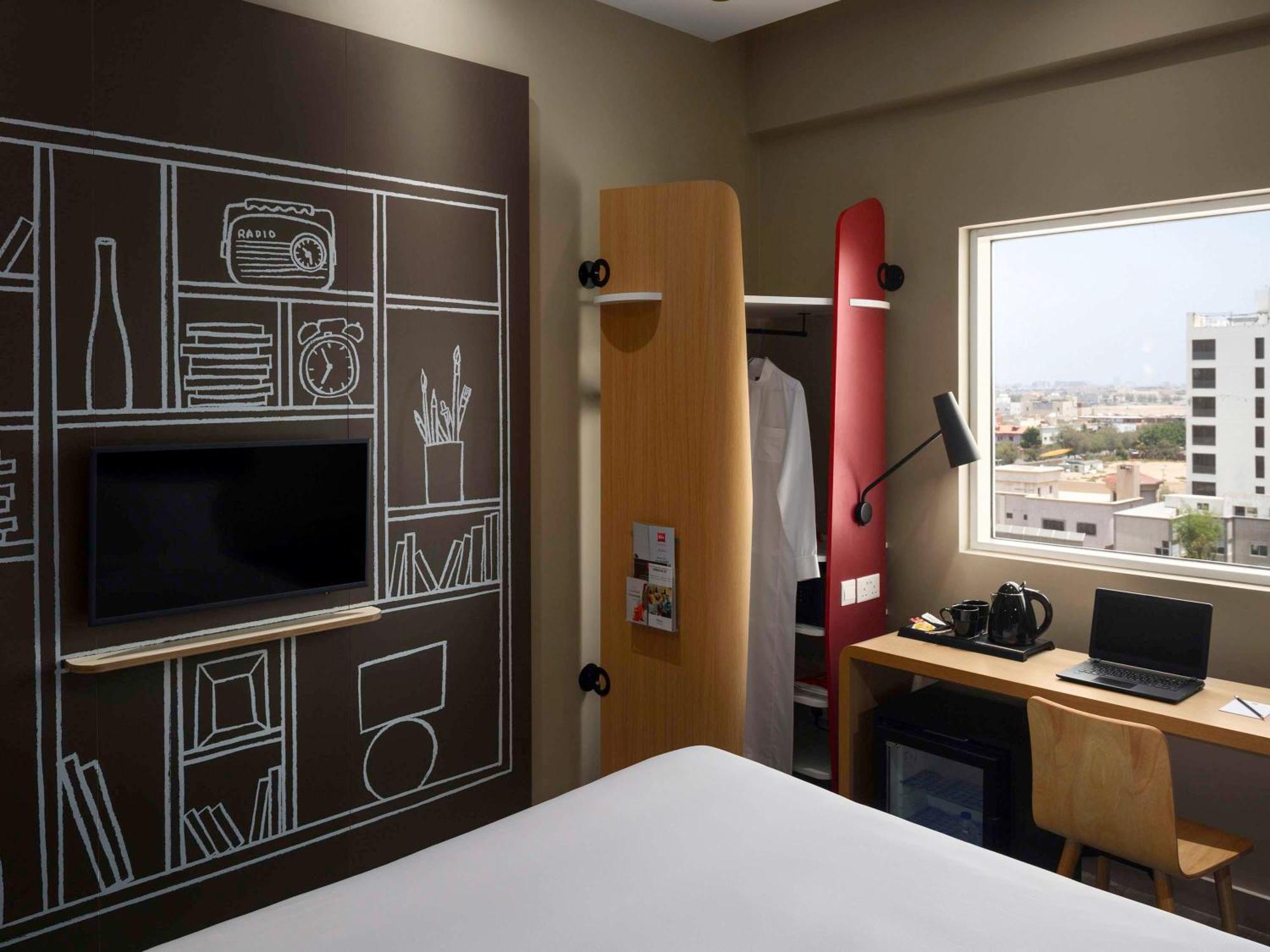 Hotel Ibis Jeddah Malik Road Exterior foto